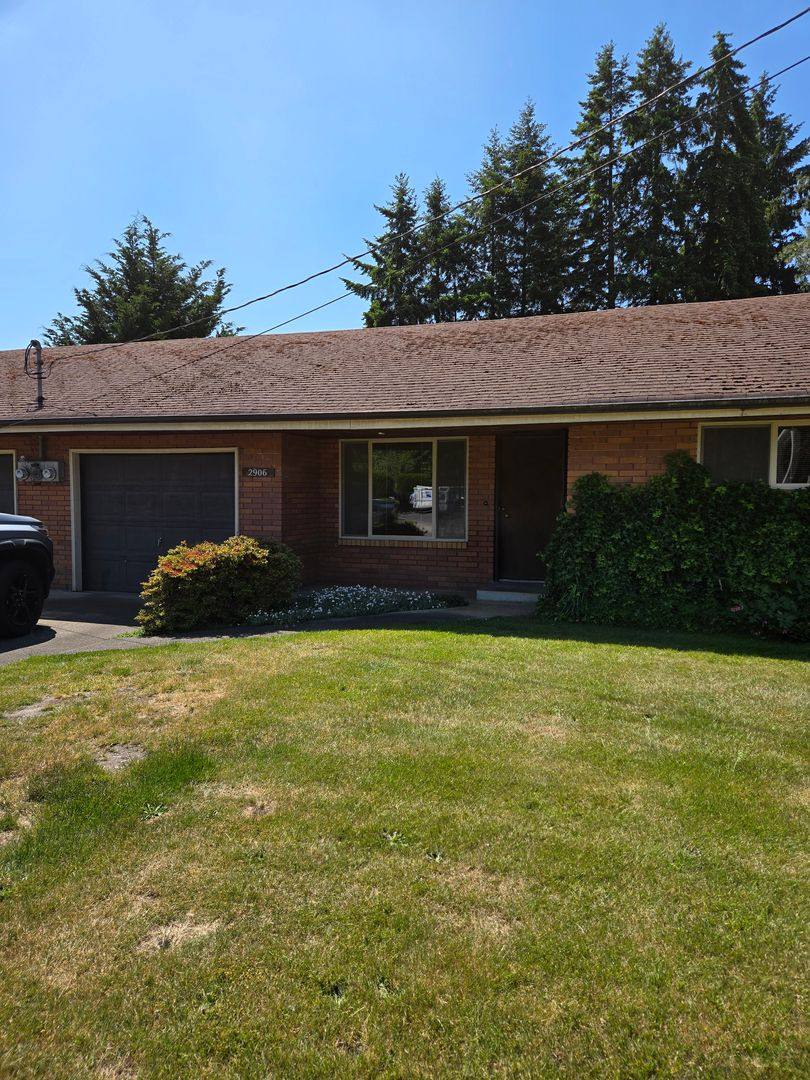 Townhouse for rent at 2904-2906 Borst Ave, Centralia, WA 98531