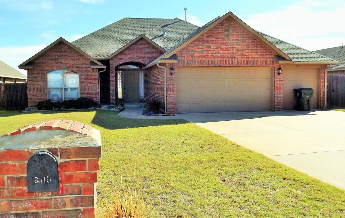 House for rent at 2116 Mill Creek Way, Choctaw, OK 73020