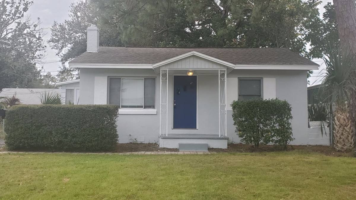 House for rent at 126 SW Lincoln Circle N, Saint Petersburg, FL 33703