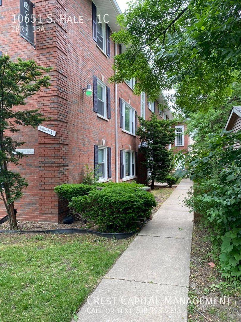 Apartment for rent at 10649-51 S Hale Ave, Chicago, IL 60643