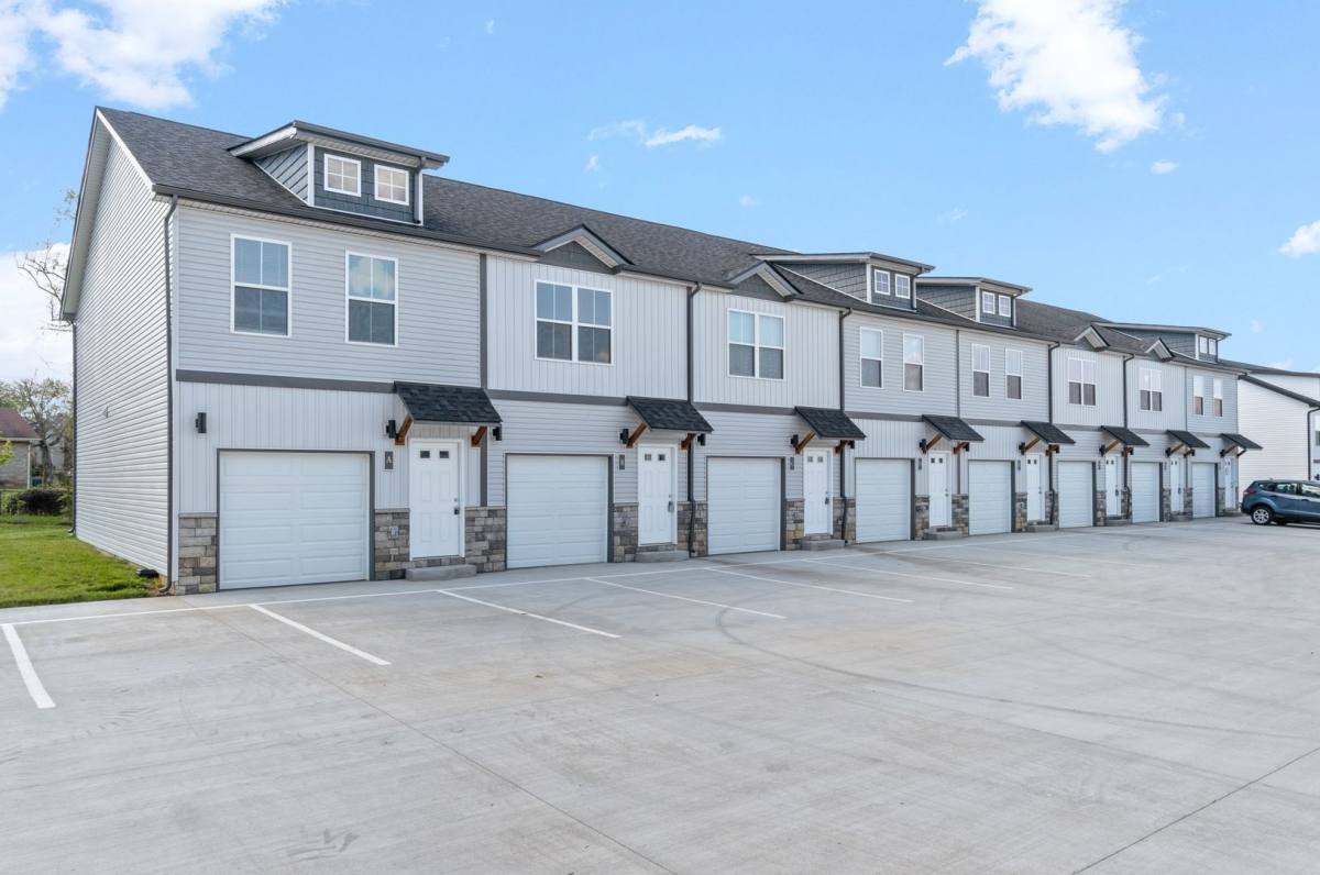 Apartment for rent at 224 Drayton Dr, Clarksville, TN 37042