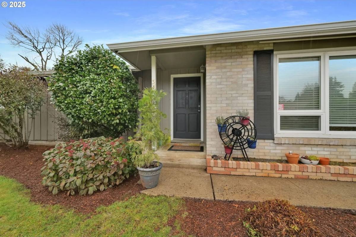 Apartment for rent at 3485 & 3489 Westward Ho Ave, Eugene, OR 97401