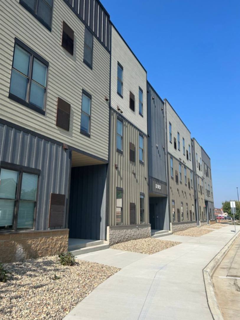 Apartment for rent at 103 W Lyon St, Marshall, MN 56258