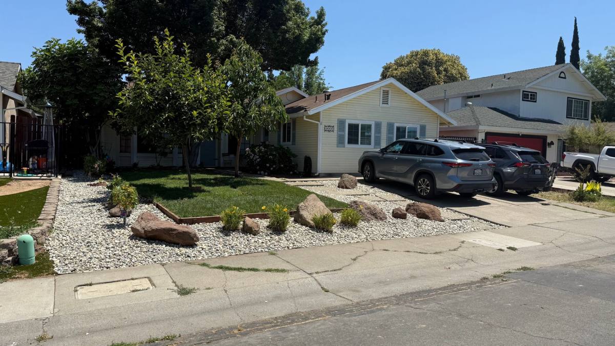 Apartment for rent at 2940 Candido Dr, Sacramento, CA 95833