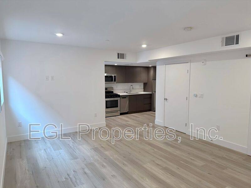 Apartment for rent at 744 S Mariposa Ave #403, Los Angeles, CA 90005