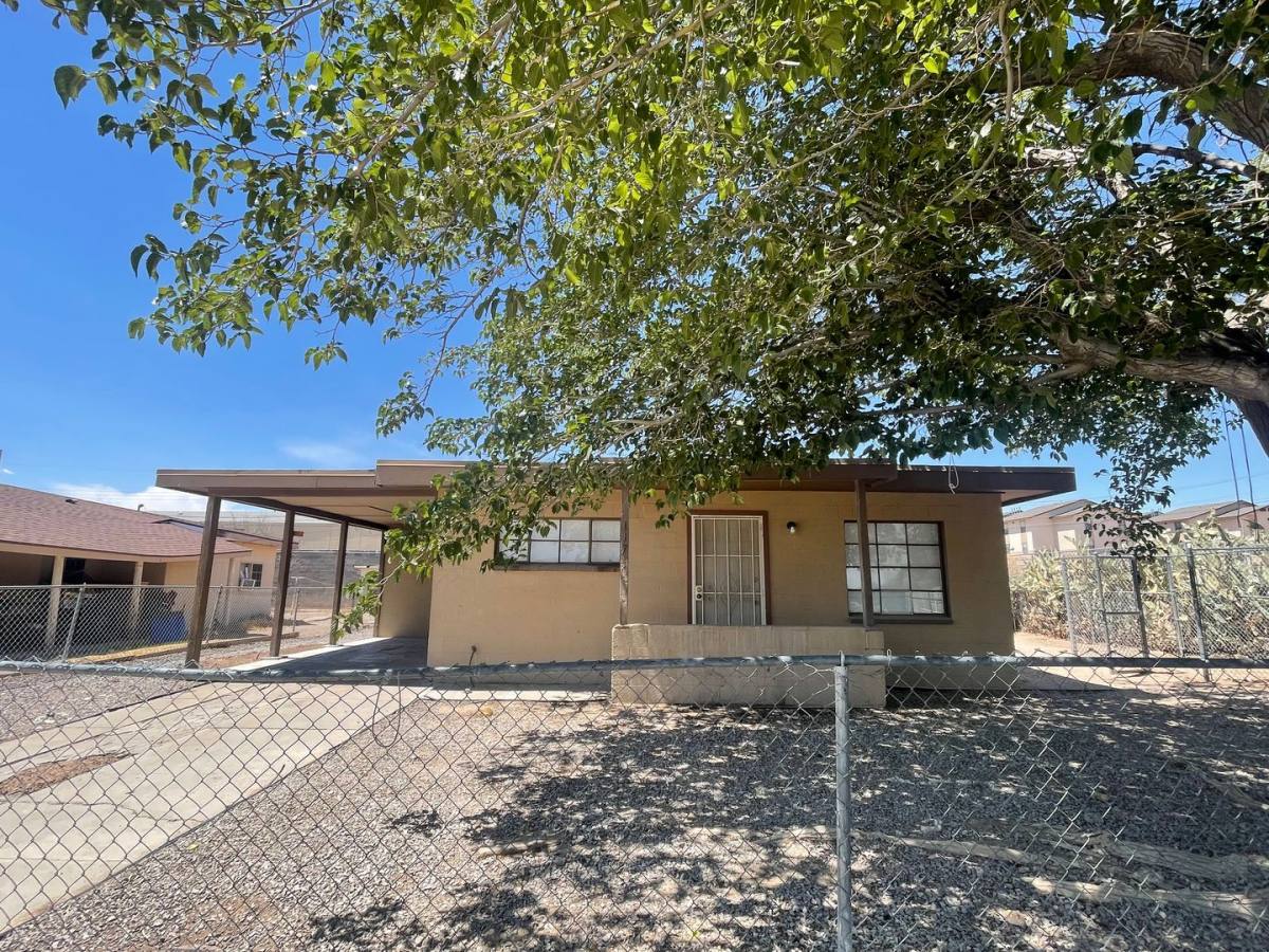 House for rent at 117 E Cambridge Dr, Las Cruces, NM 88001