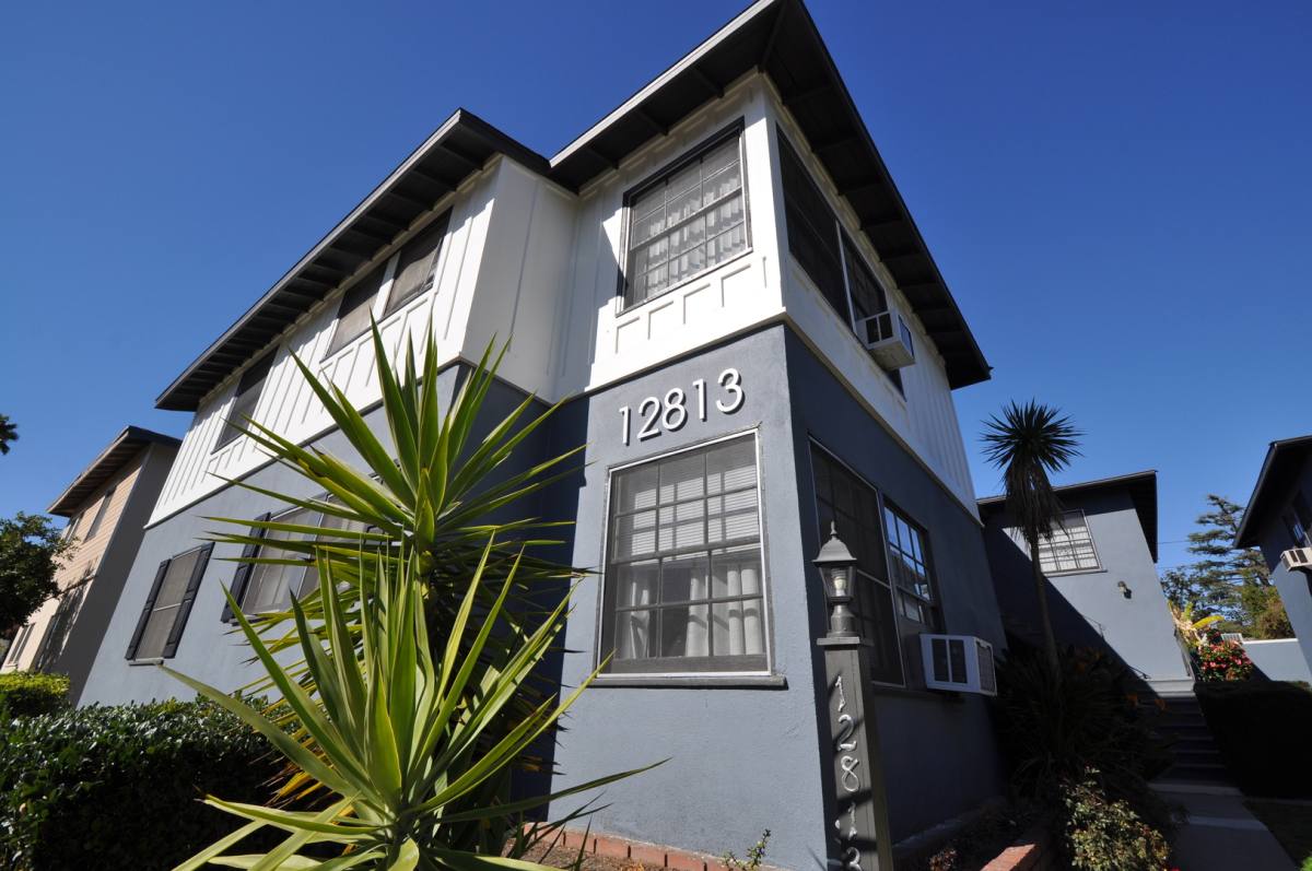 Apartment for rent at 12807-13 Burbank Blvd, Valley Village, CA 91607