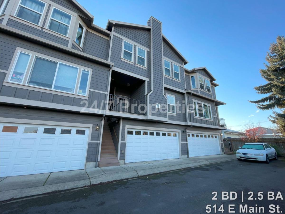 Townhouse for rent at 514 E Main St, Molalla, OR 97038
