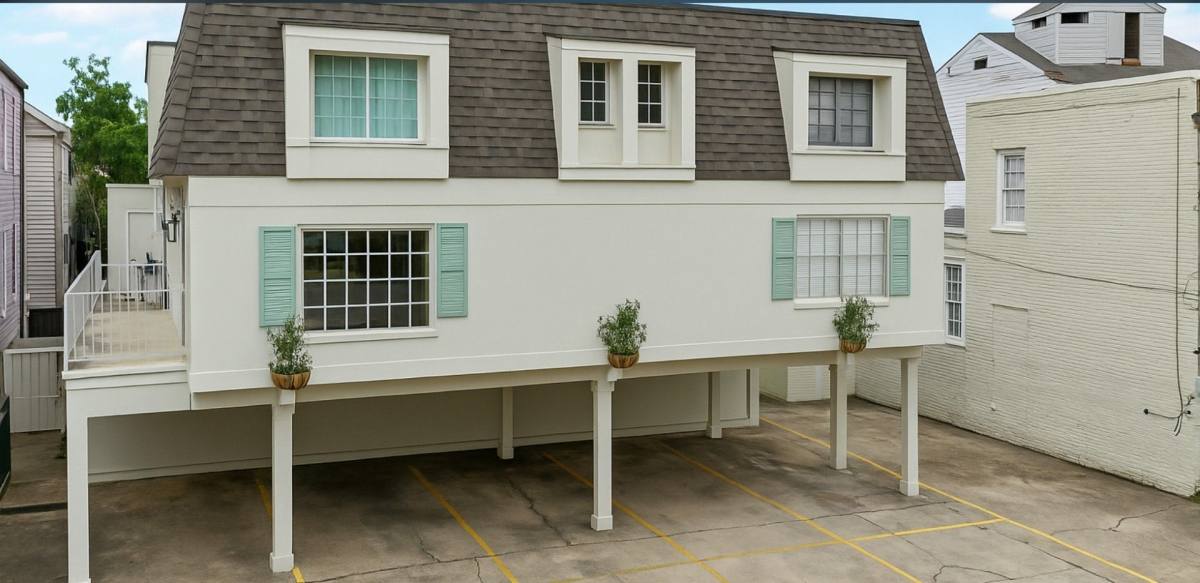 Apartment for rent at 1332 Esplanade Ave, New Orleans, LA 70116