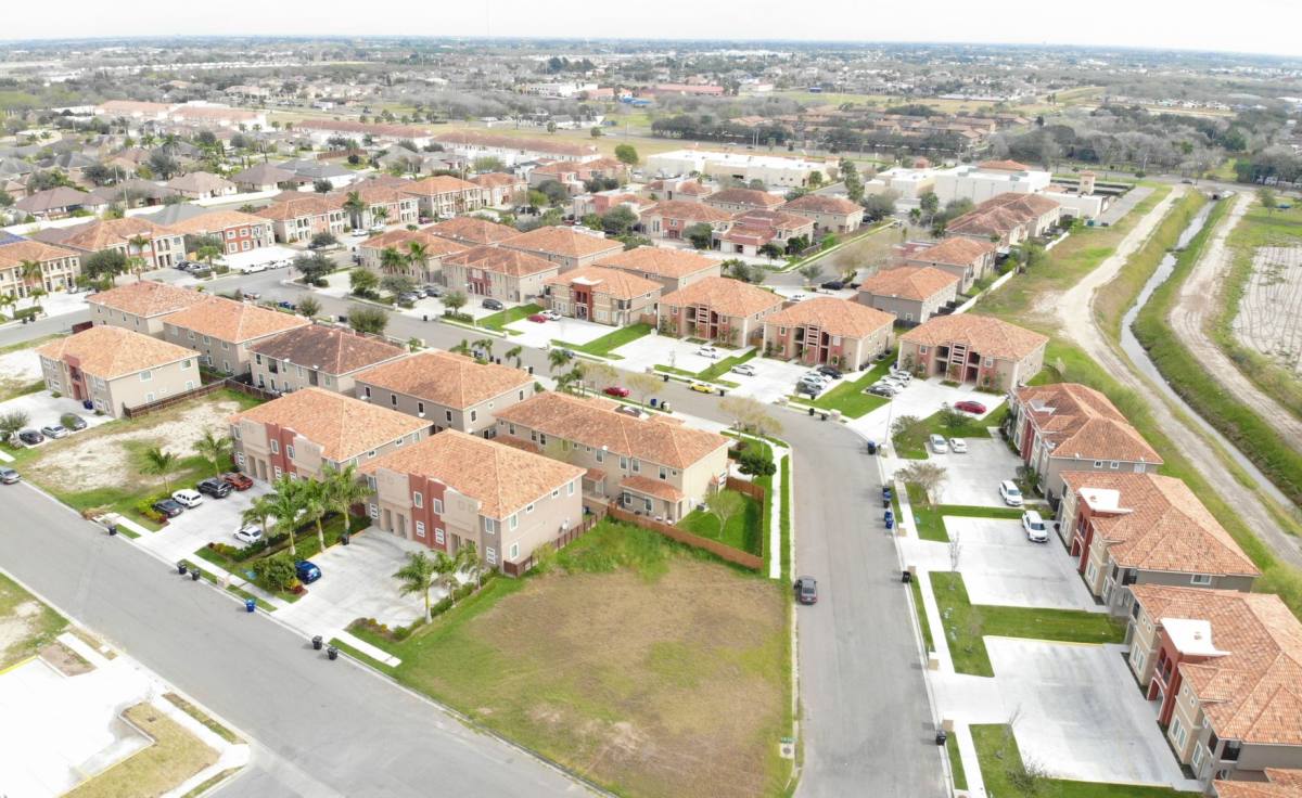 Townhouse for rent at 1204 E Pine Ridge Ave, McAllen, TX 78503
