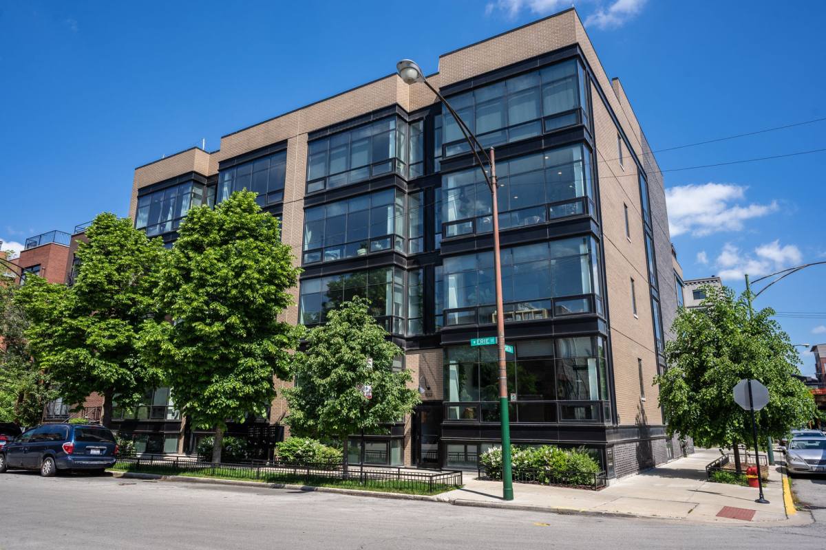 Apartment for rent at 832 W Erie St, Chicago, IL 60642