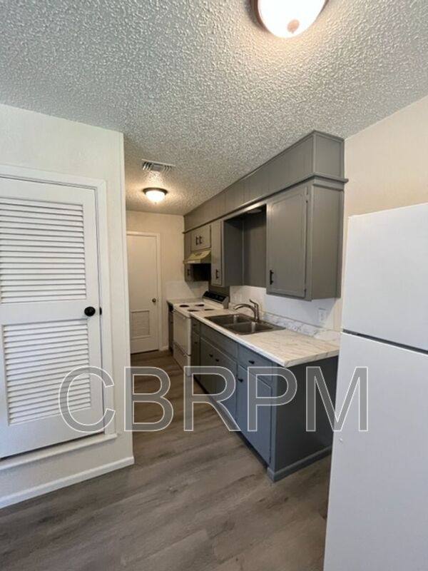 Apartment for rent at 1103 52nd St #B, Lubbock, TX 79412