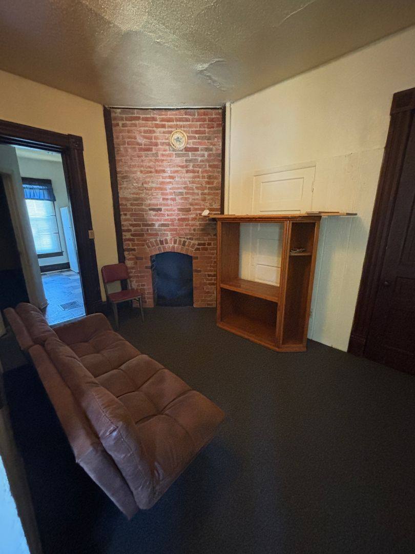Apartment for rent at 1102 Mulberry St, Waterloo, IA 50703
