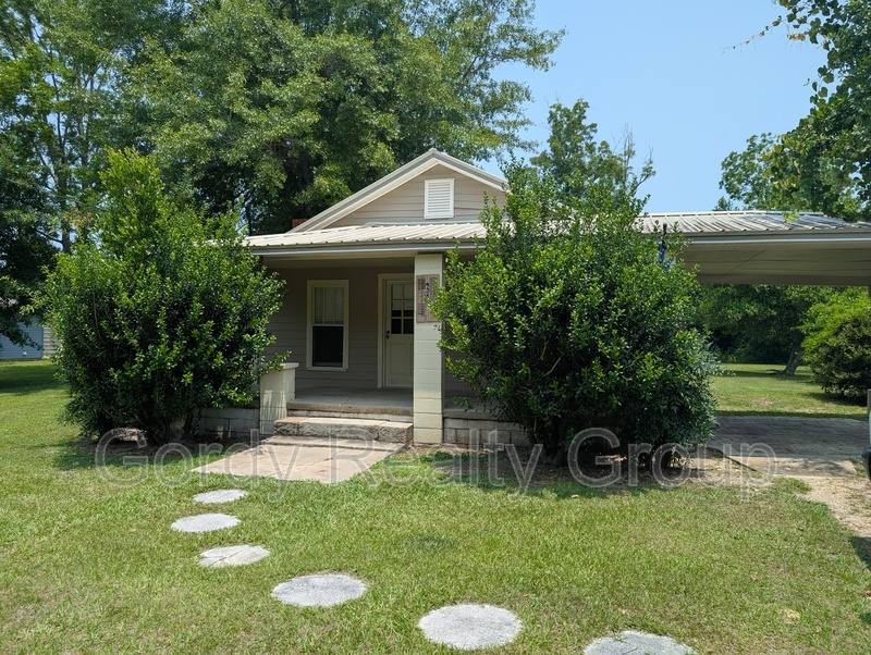 House for rent at 4368 Lee Rd, Marianna, FL 32448