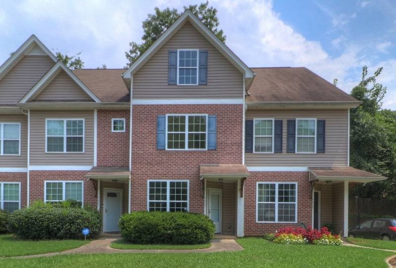 Townhouse for rent at 4682 Ernest Dr, Forest Park, GA 30297