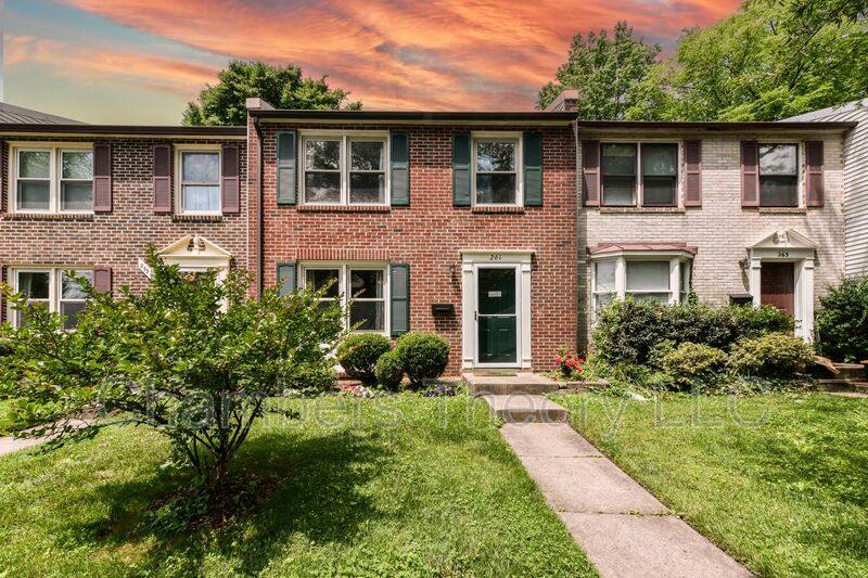 Townhouse for rent at 261 Gundry Dr, Falls Church, VA 22046