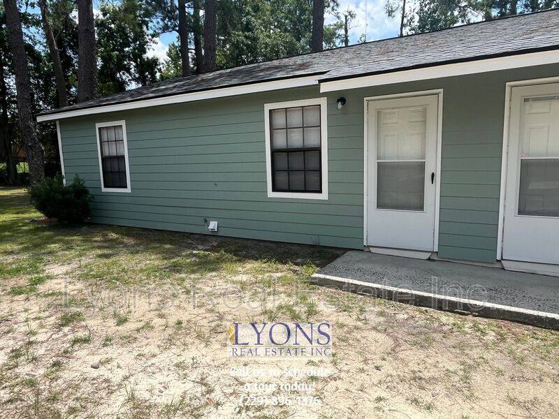 Apartment for rent at 903 Greenwood Dr #B, Valdosta, GA 31601