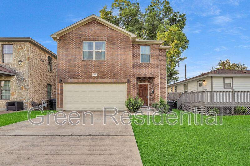 House for rent at 919 E 36th St, Houston, TX 77022