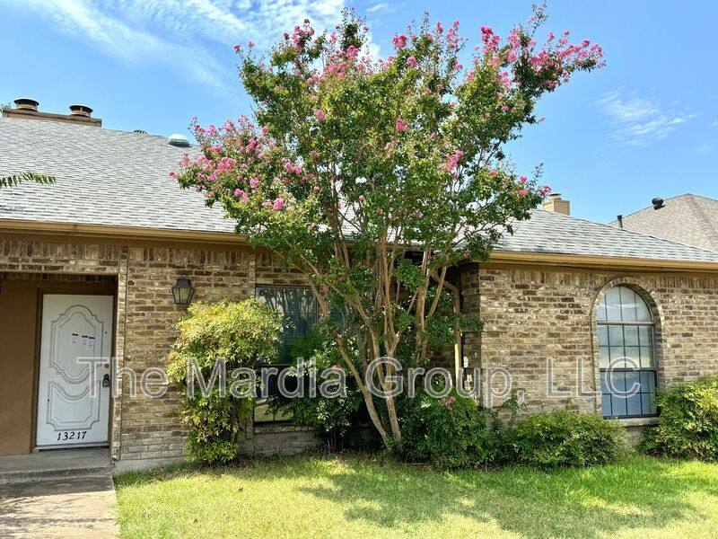 House for rent at 13217 Fall Manor Dr, Dallas, TX 75243