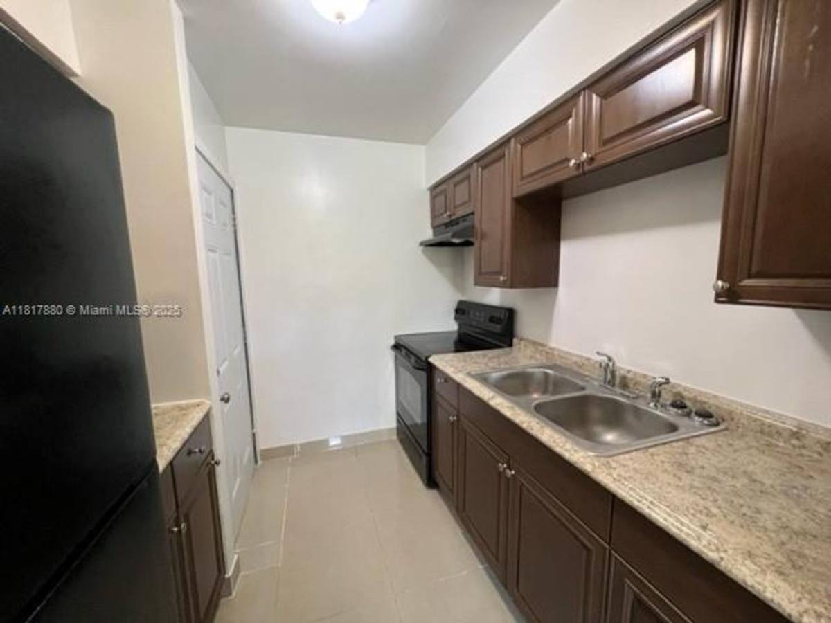 Apartment for rent at 939 Magnolia Dr, West Palm Beach, FL 33403