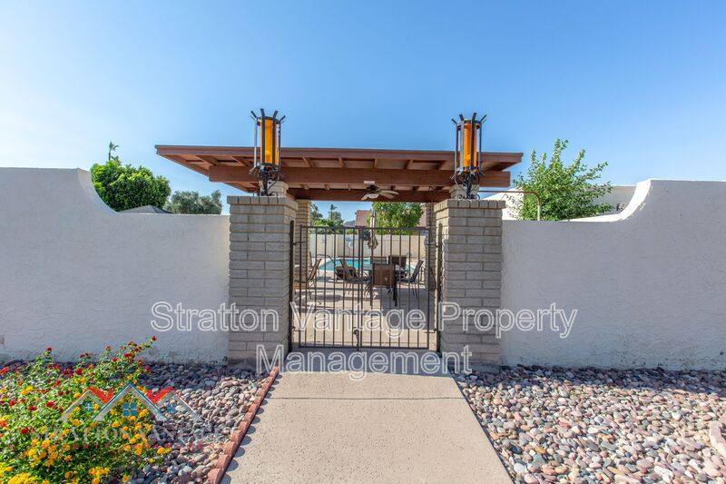 Townhouse for rent at 20 W Casa Hermosa Dr, Phoenix, AZ 85021