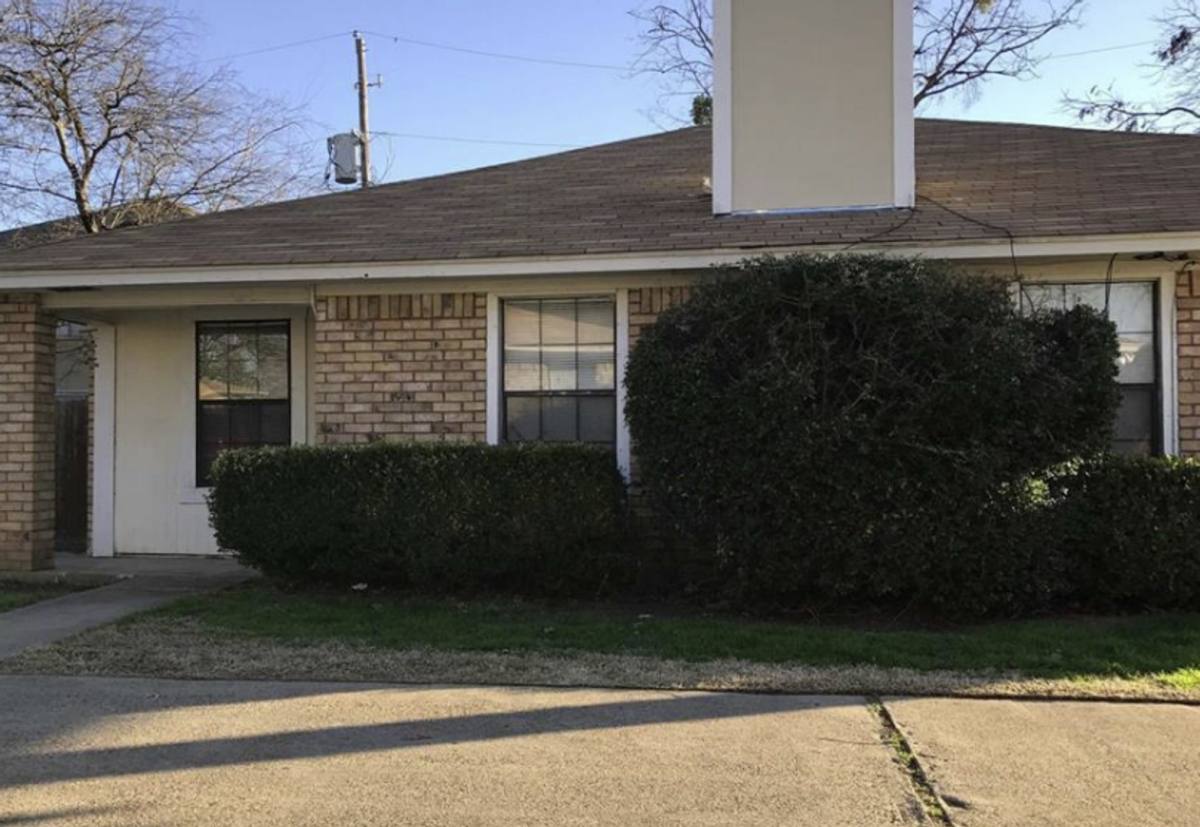 Townhouse for rent at 815 N Mesquite, Arlington, TX 76011