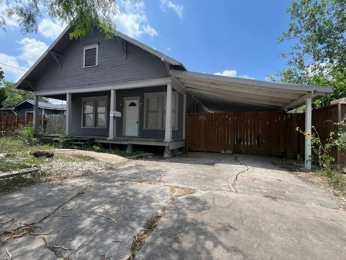 House for rent at 1004 Illinois St, Robstown, TX 78380