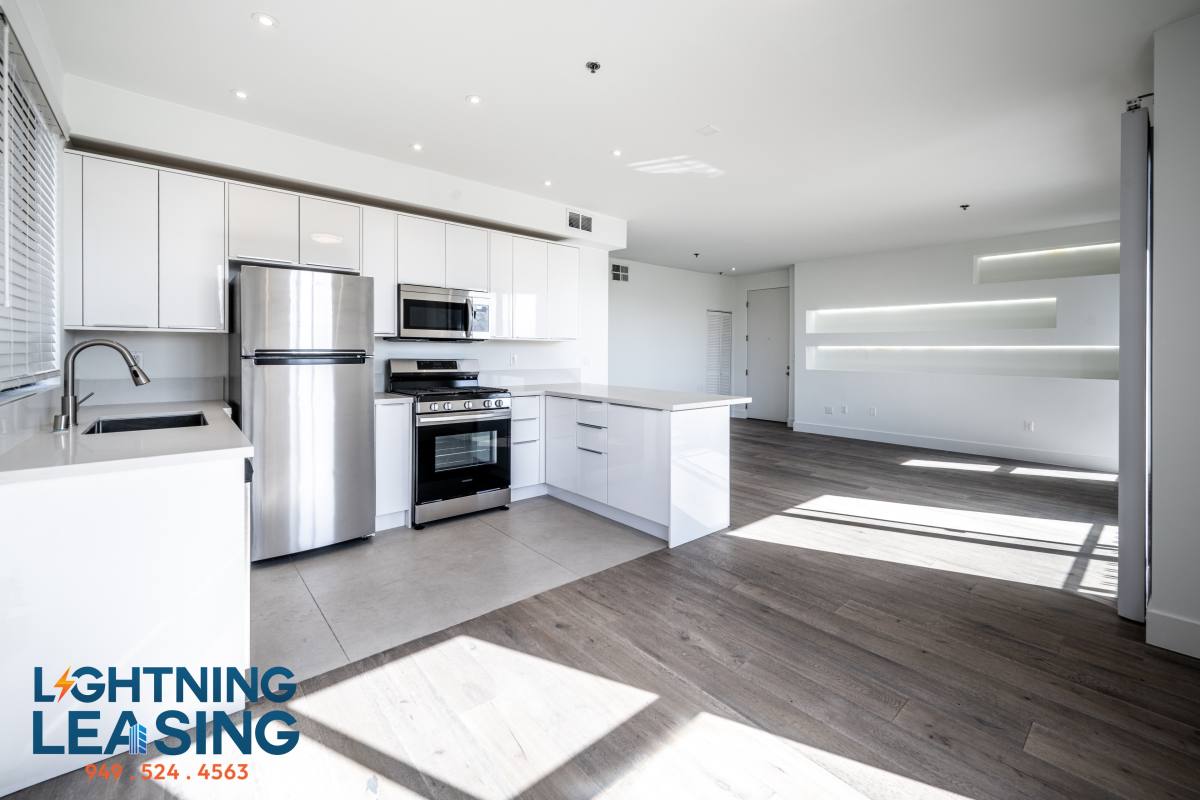 Apartment for rent at 8813 Burton Way #511D, Los Angeles, CA 90048