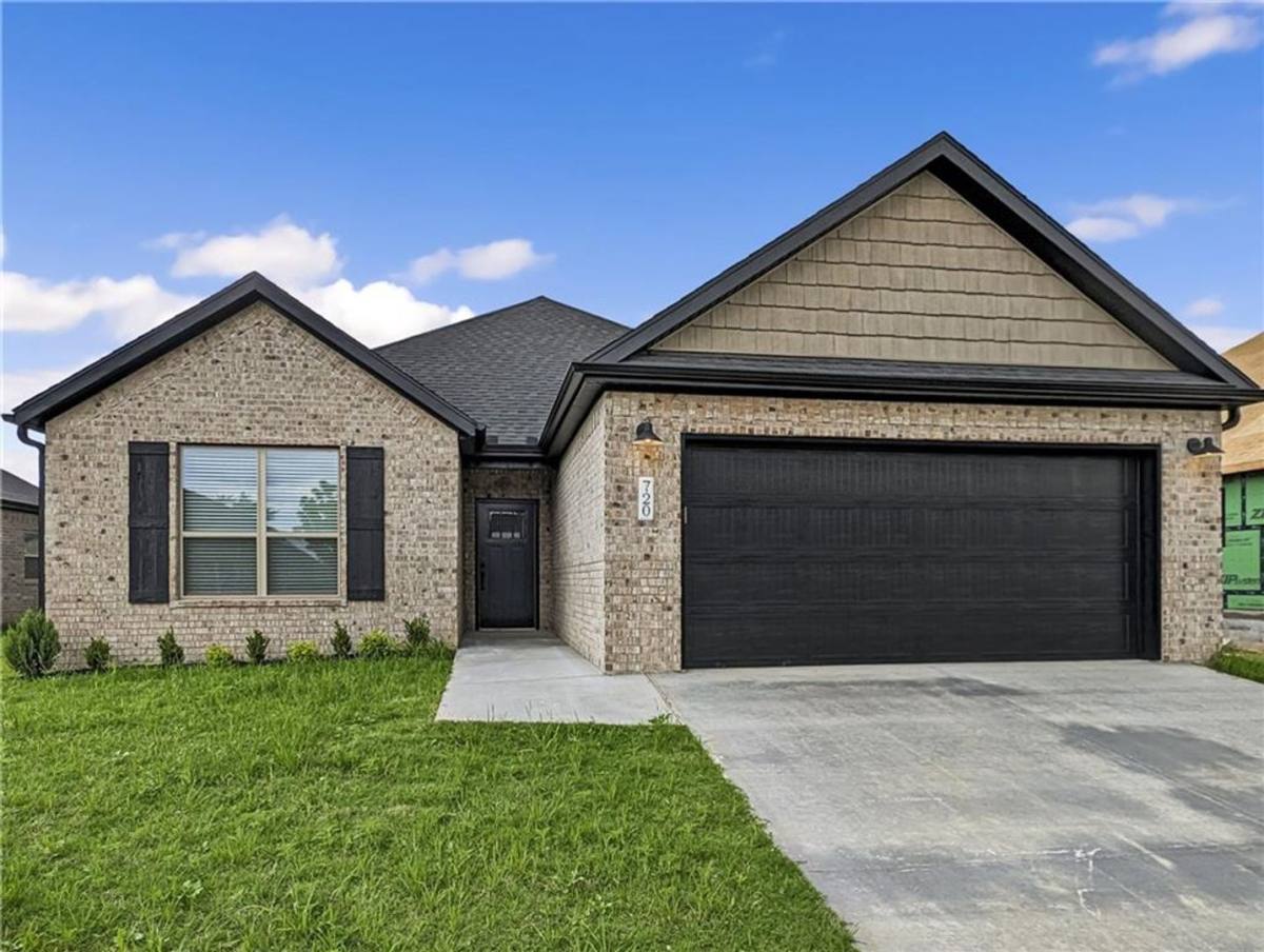 House for rent at 720 Marianne St, Centerton, AR 72719