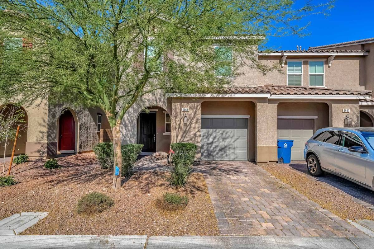 Townhouse for rent at 5661 Warm Light St, Las Vegas, NV 89118