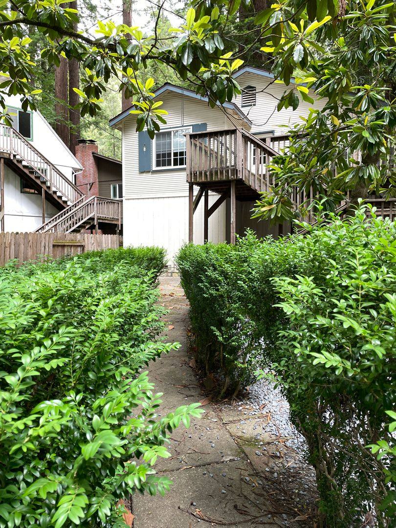 House for rent at 17388 Riverside Dr, Guerneville, CA 95446