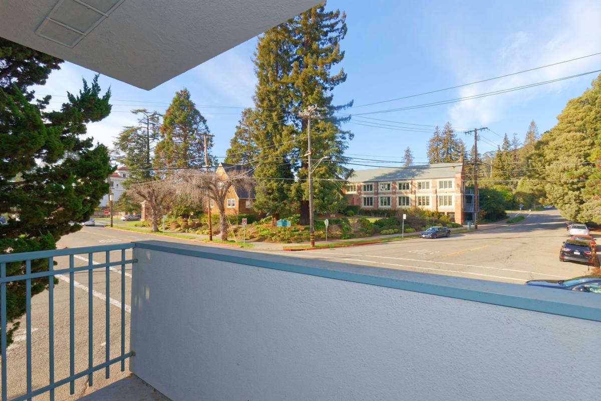 Apartment for rent at 2901 Claremont Ave, Berkeley, CA 94705