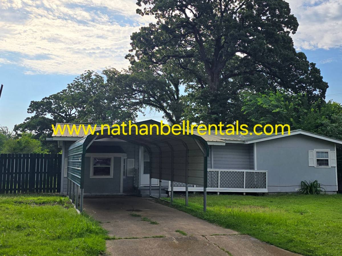 House for rent at 325 SW 17th St, Paris, TX 75460