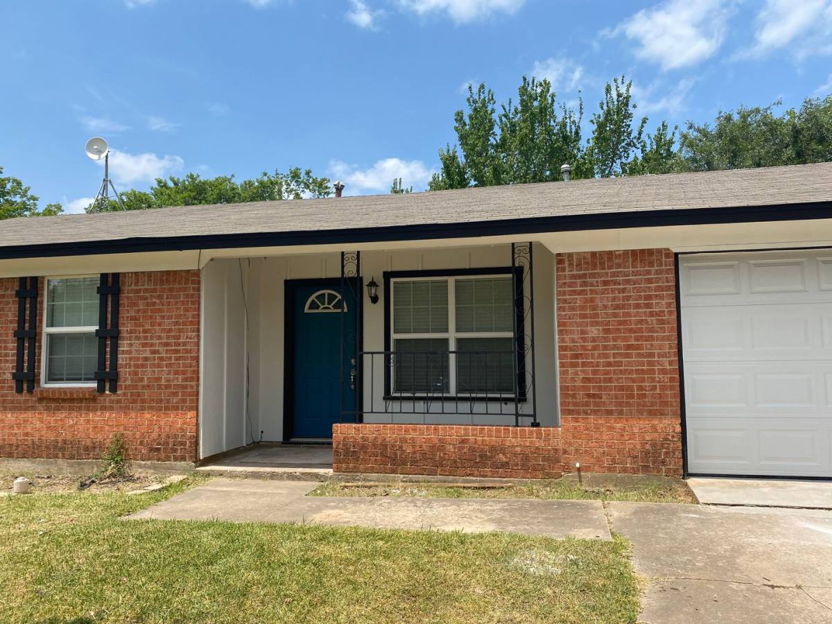 House for rent at 1807 S Center St, Denison, TX 75021