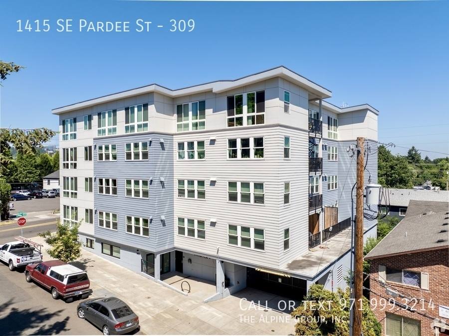 Apartment for rent at 1415 SE Pardee St #309, Portland, OR 97202