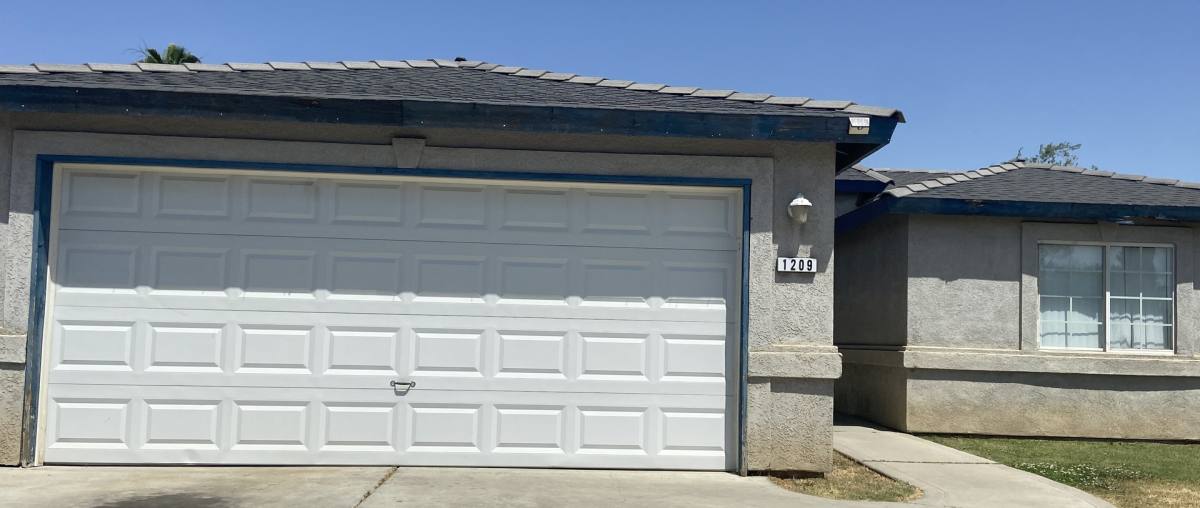 House for rent at 1209 Monica St, Bakersfield, CA 93306