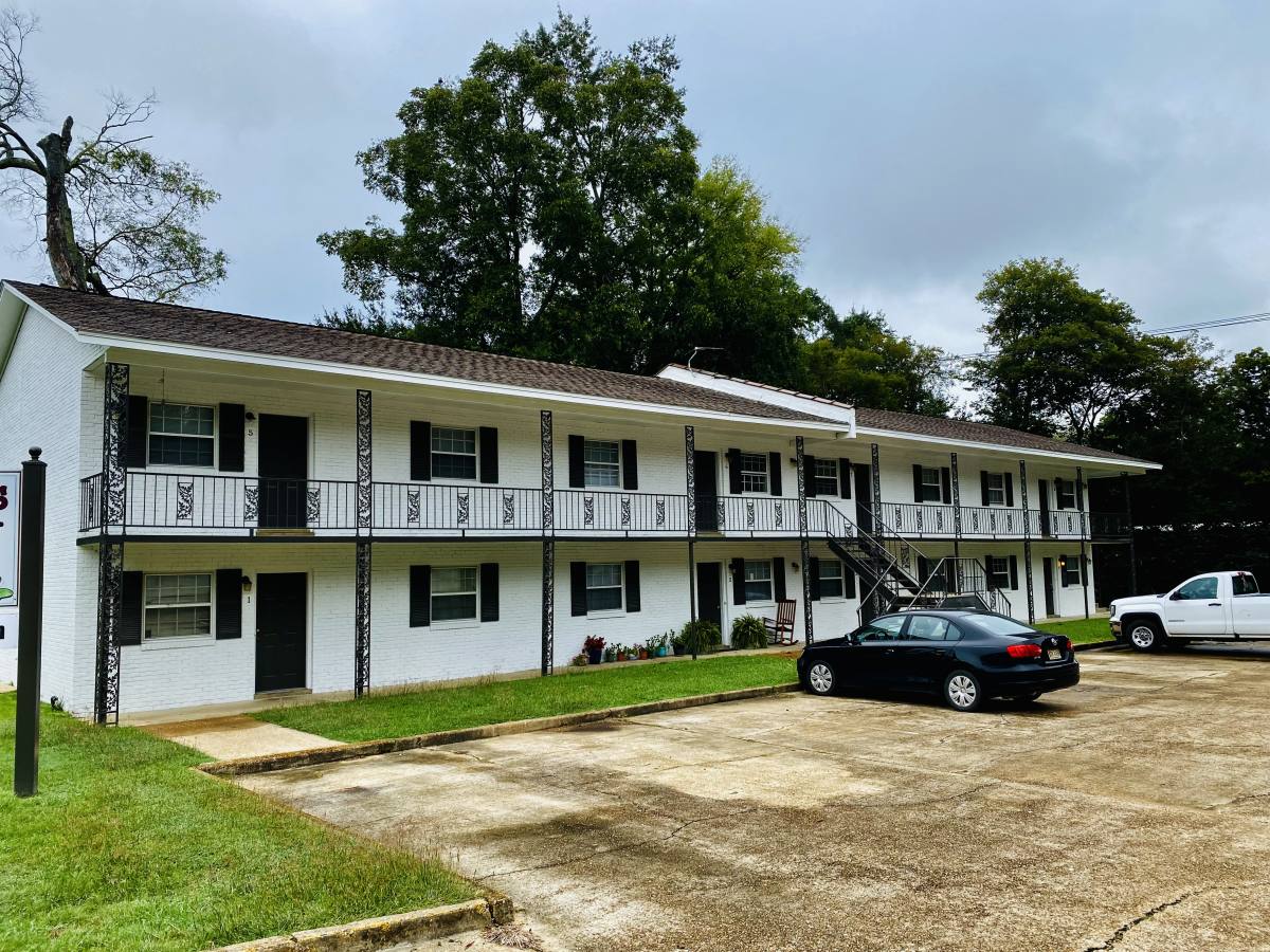 Apartment for rent at 215 Louisville St, Starkville, MS 39759