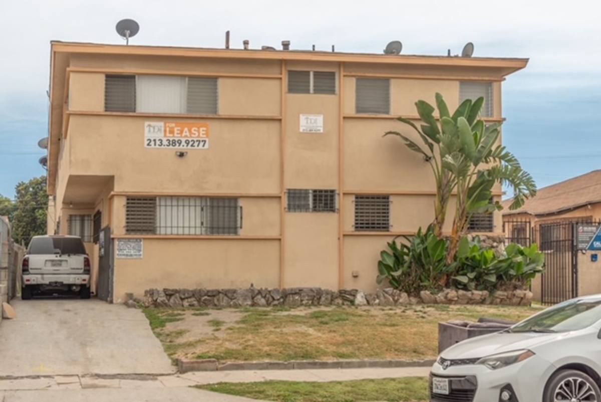 Apartment for rent at 642 W 74th St, Los Angeles, CA 90044