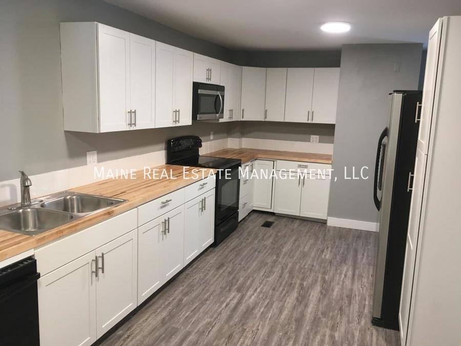 Apartment for rent at 29 Autumn St, Bangor, ME 04401