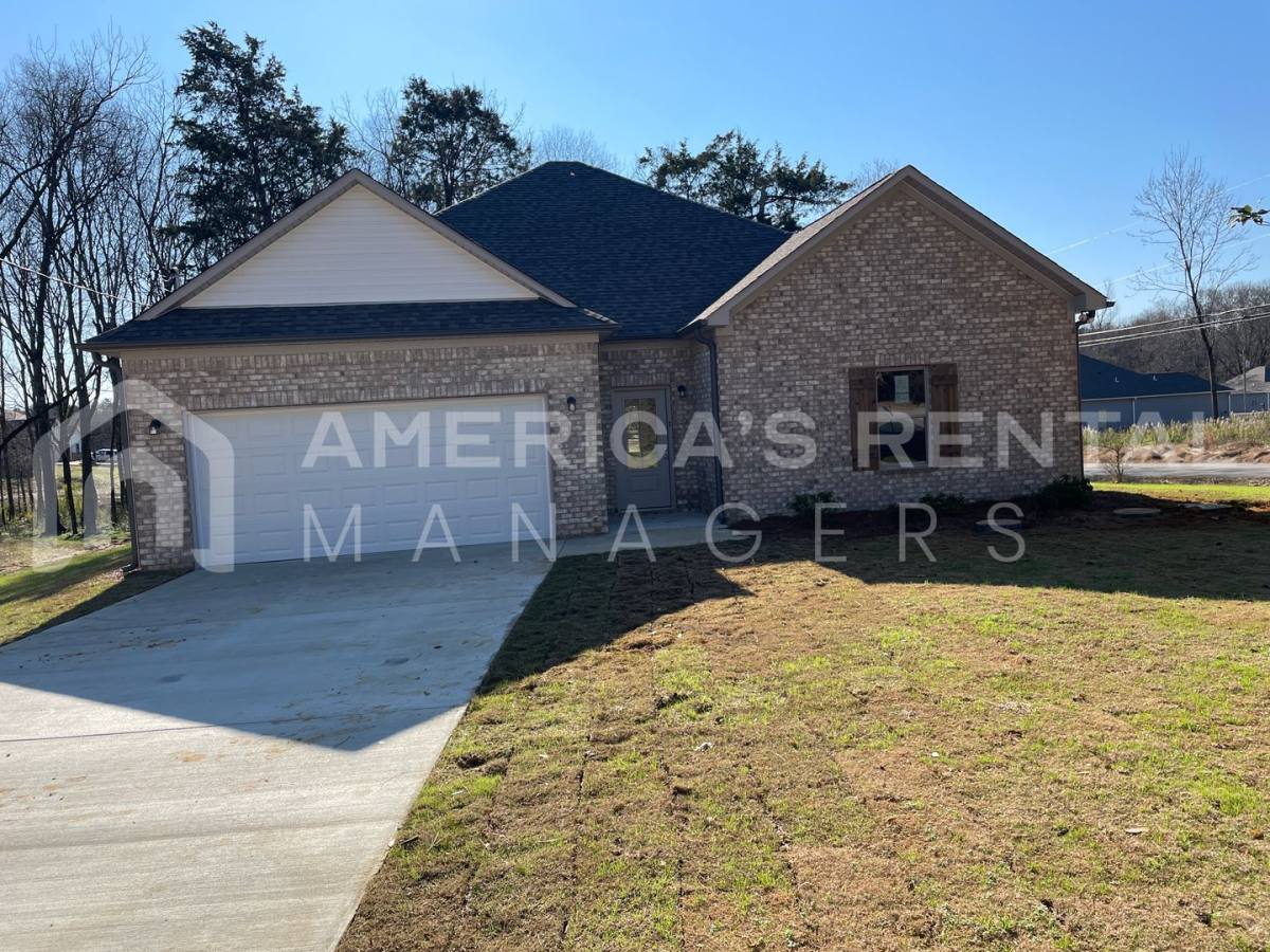 House for rent at 384 S Pine Dr, Jasper, AL 35504