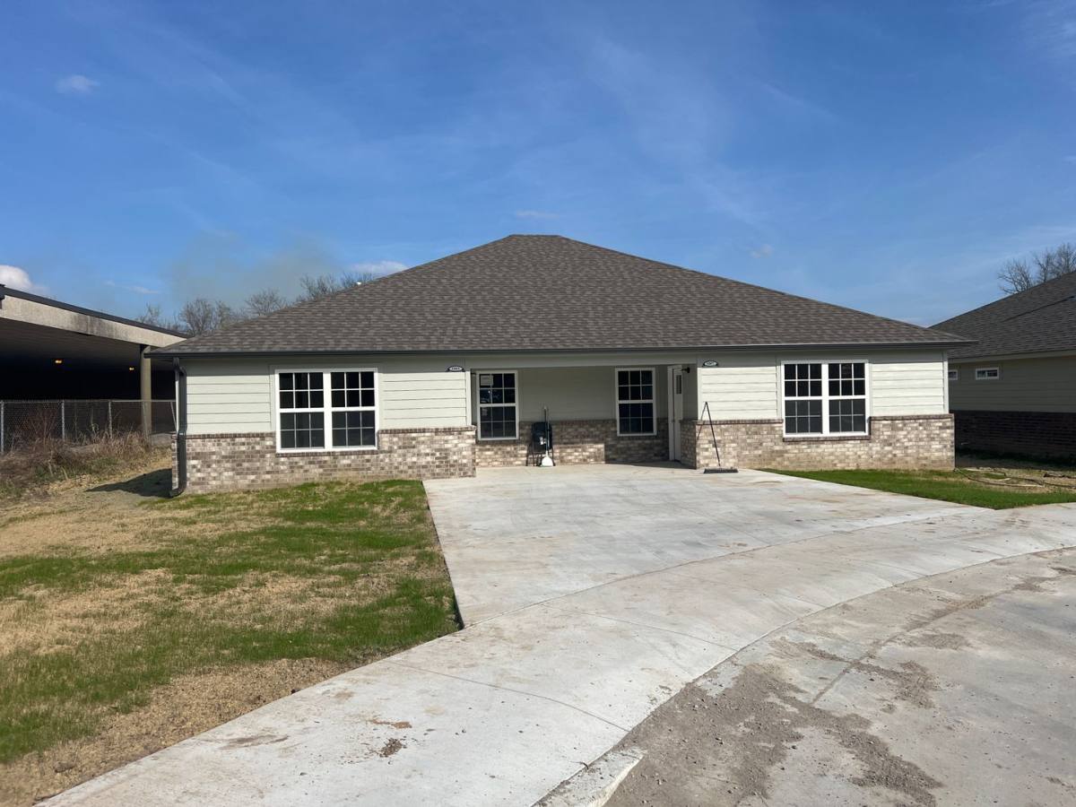 Apartment for rent at 1005&1007 S Cherokee, Tahlequah, OK 74464