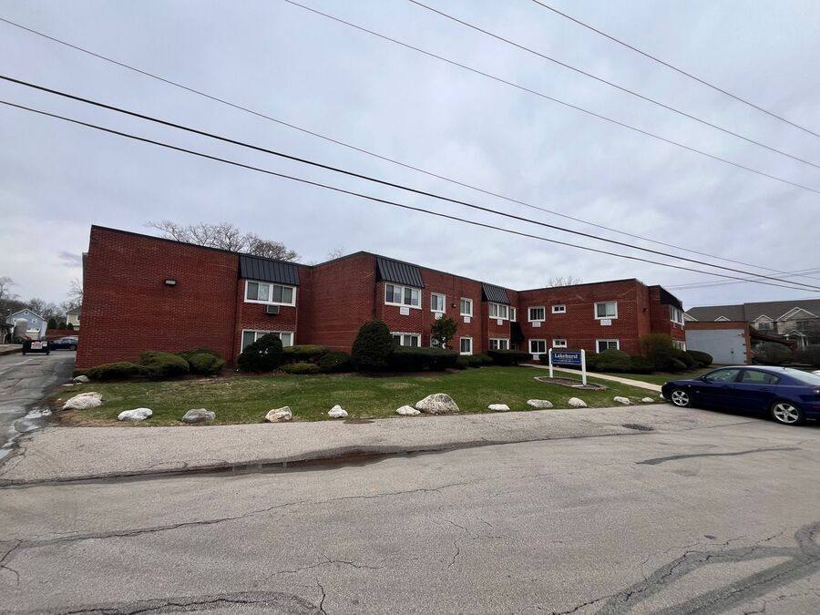 Apartment for rent at 170 E Lake St #103 R, Elmhurst, IL 60126