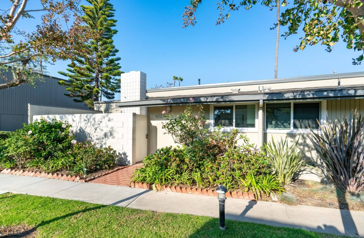 Condo for rent at 4227 Patrice Rd, Newport Beach, CA 92663