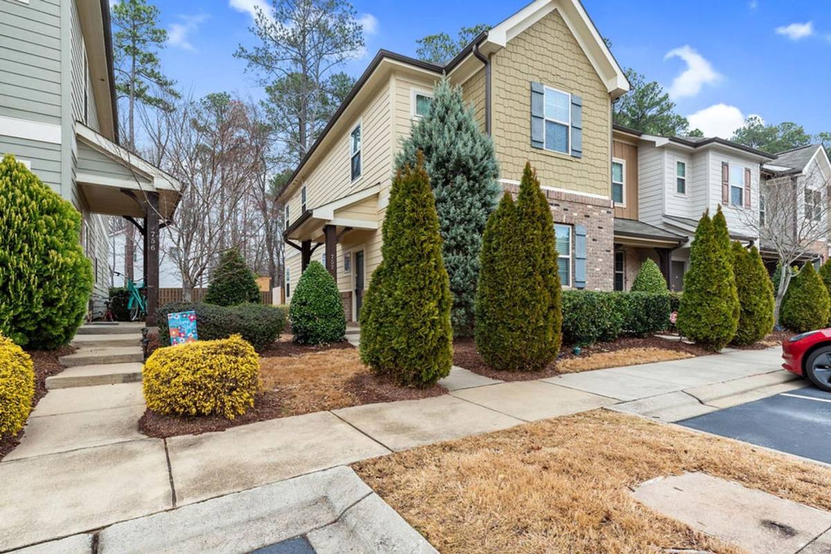 Townhouse for rent at 752 Wickham Ridge Rd, Apex, NC 27539