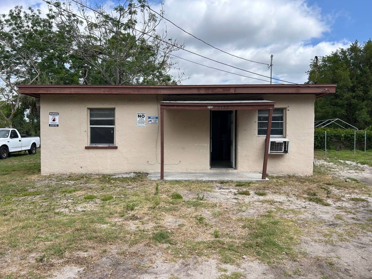Apartment for rent at 2122 32nd St, Sarasota, FL 34234