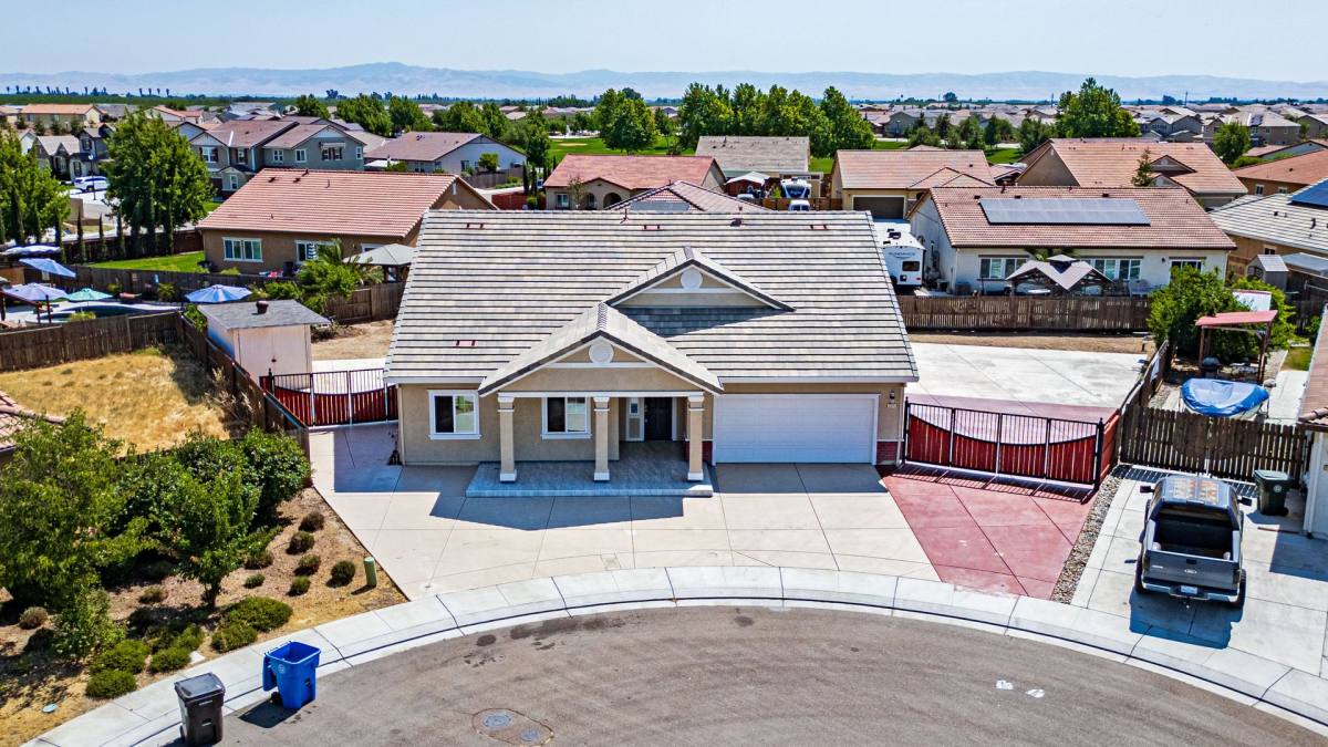 2375 Excalibur Place, Manteca, CA 95337