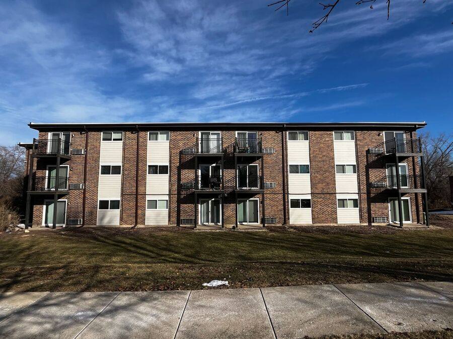 Apartment for rent at 4955 Fender Rd #304-R, Lisle, IL 60532