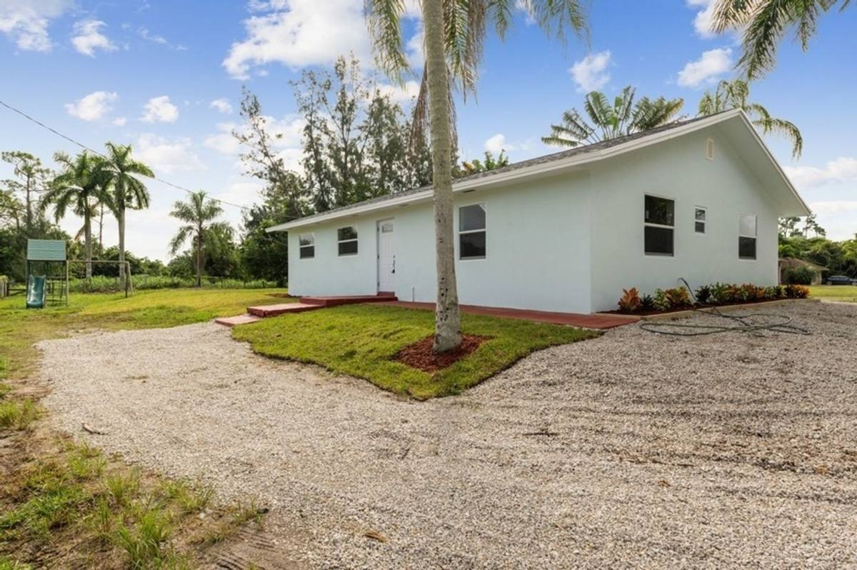 House for rent at 14803 April Dr, Loxahatchee, FL 33470