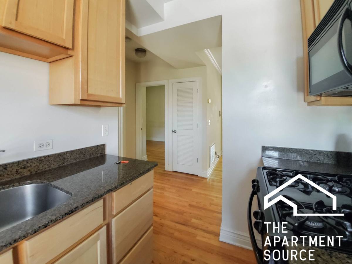 Apartment for rent at 1210 W Waveland Ave #2, Chicago, IL 60613