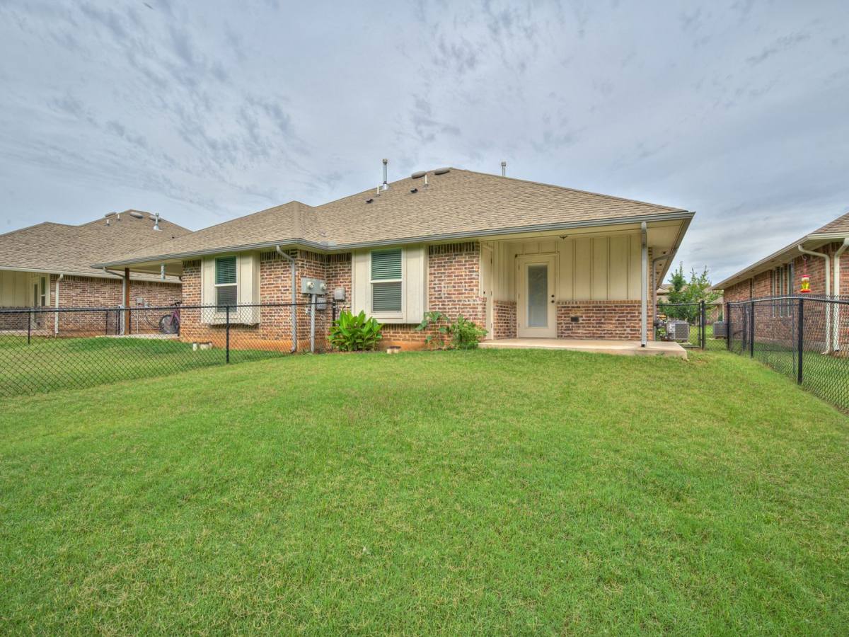 Apartment for rent at 5800 Campbell Creek, Oklahoma City, OK 73179